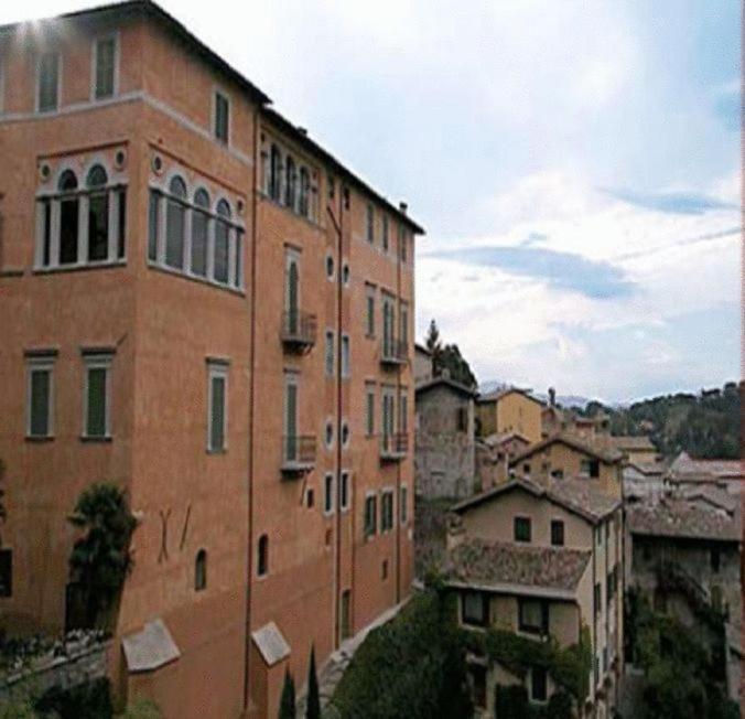 Palazzo Dragoni Hotel Spoleto Exterior photo