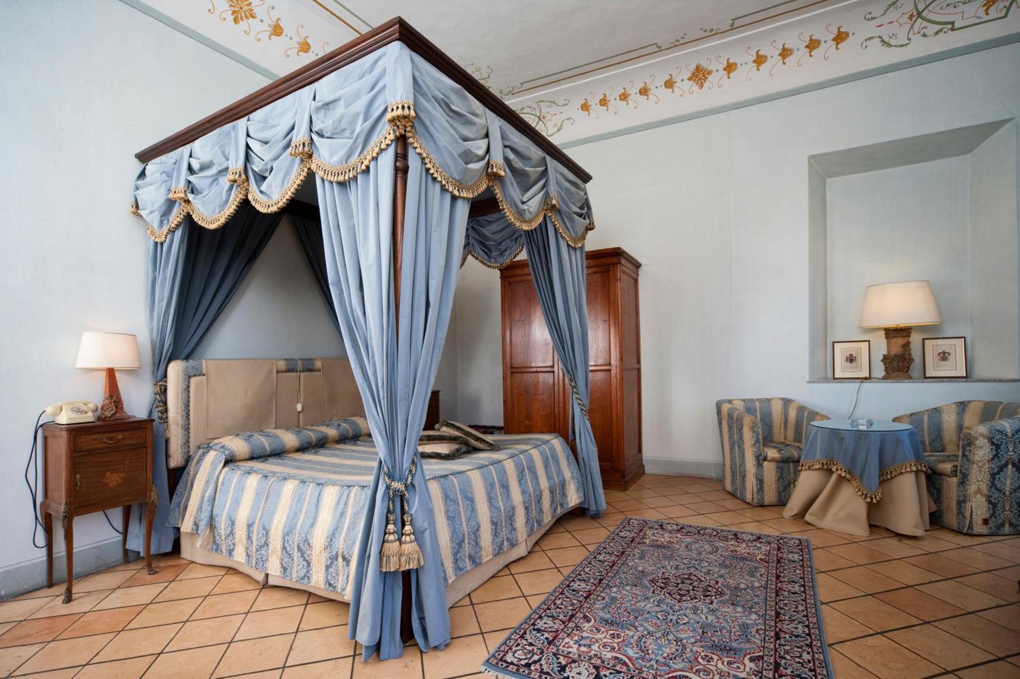 Palazzo Dragoni Hotel Spoleto Exterior photo