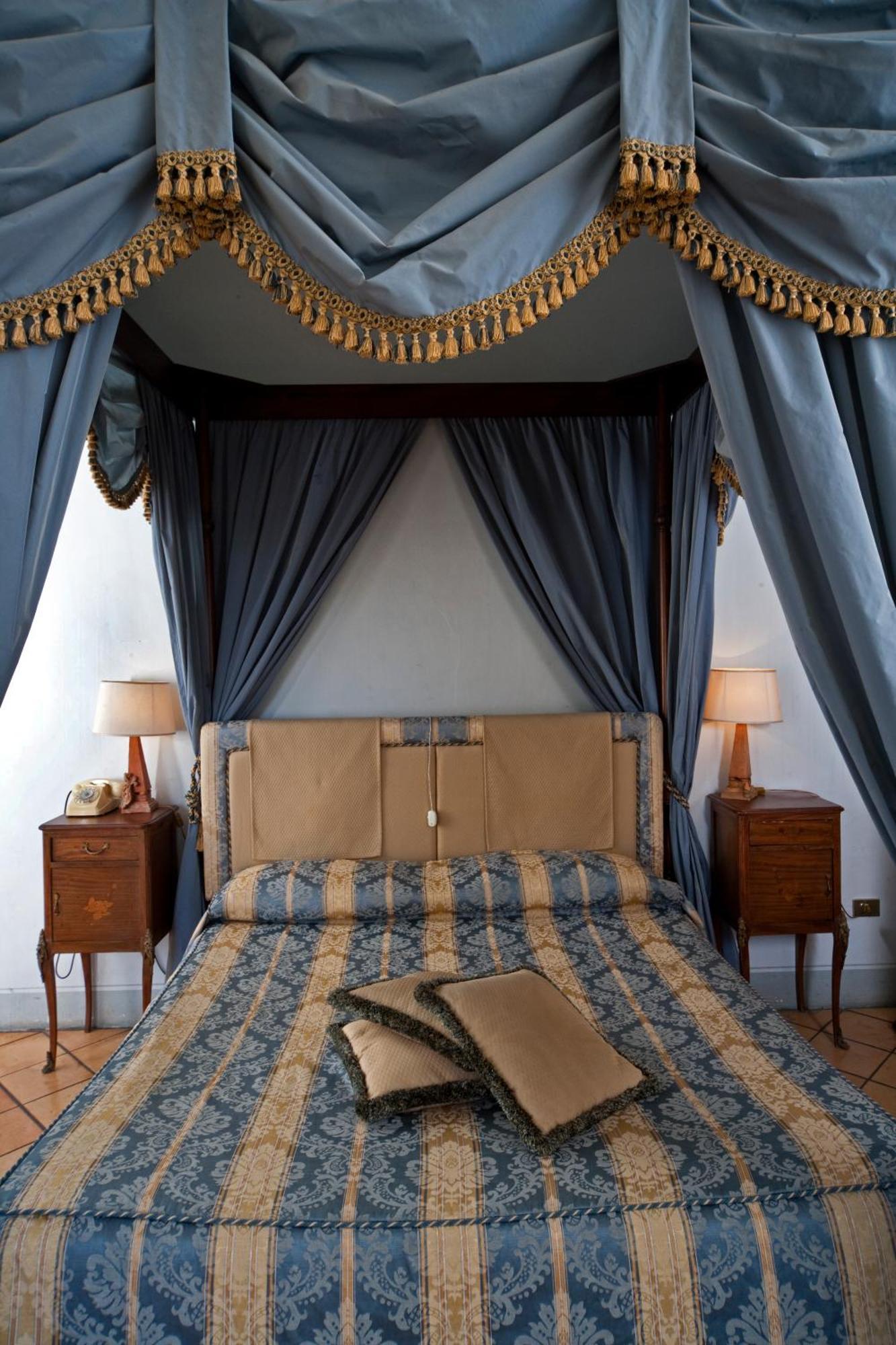 Palazzo Dragoni Hotel Spoleto Exterior photo