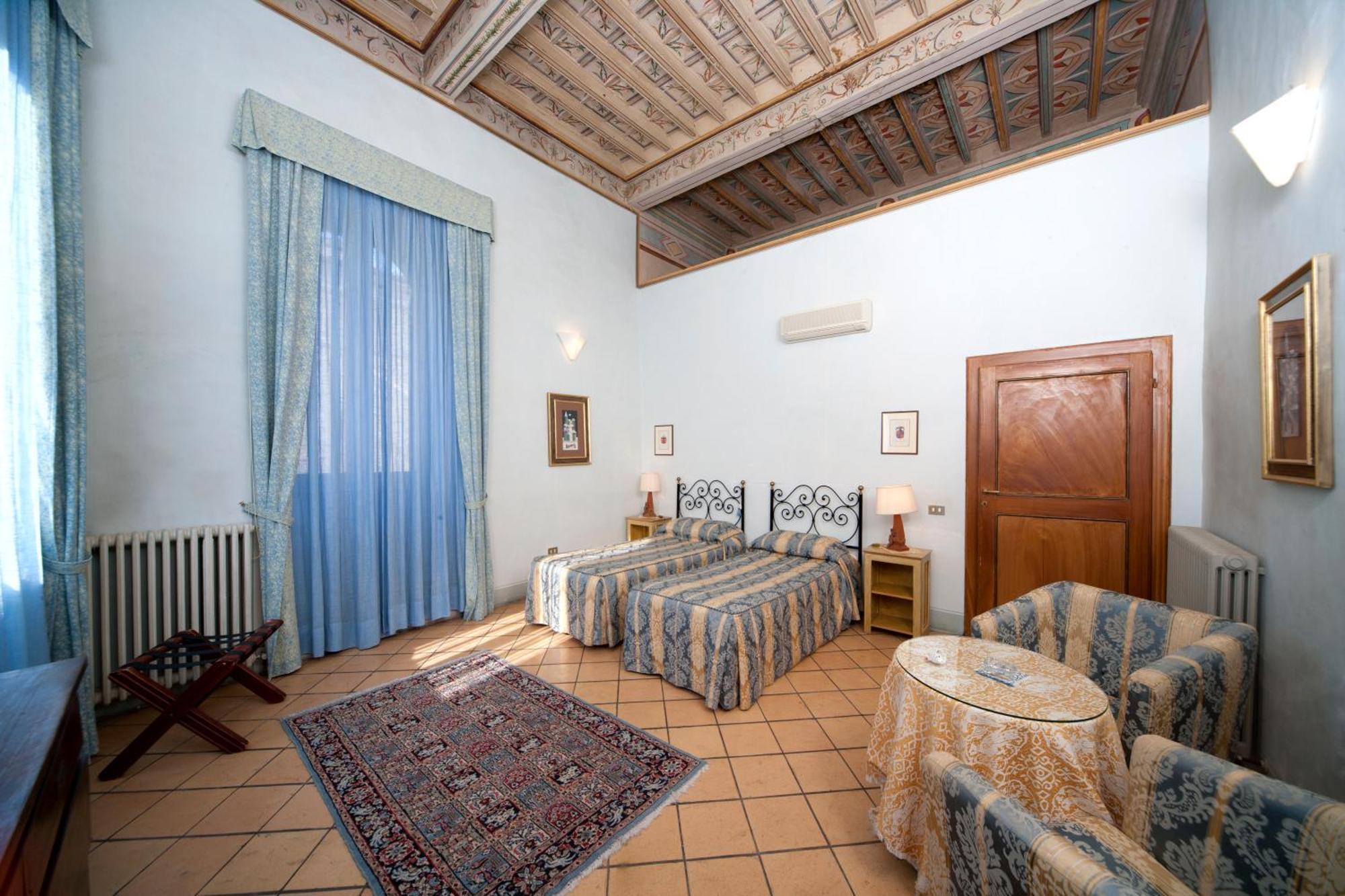 Palazzo Dragoni Hotel Spoleto Exterior photo