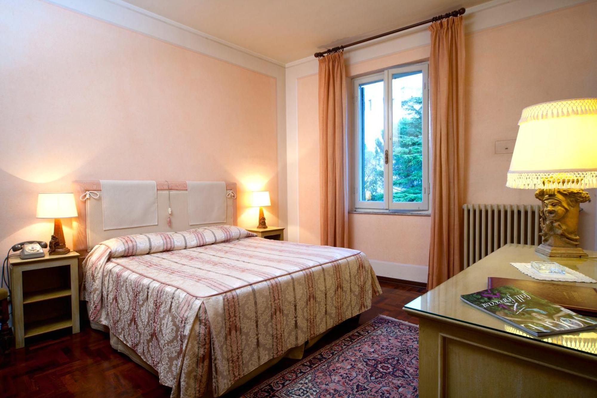 Palazzo Dragoni Hotel Spoleto Exterior photo