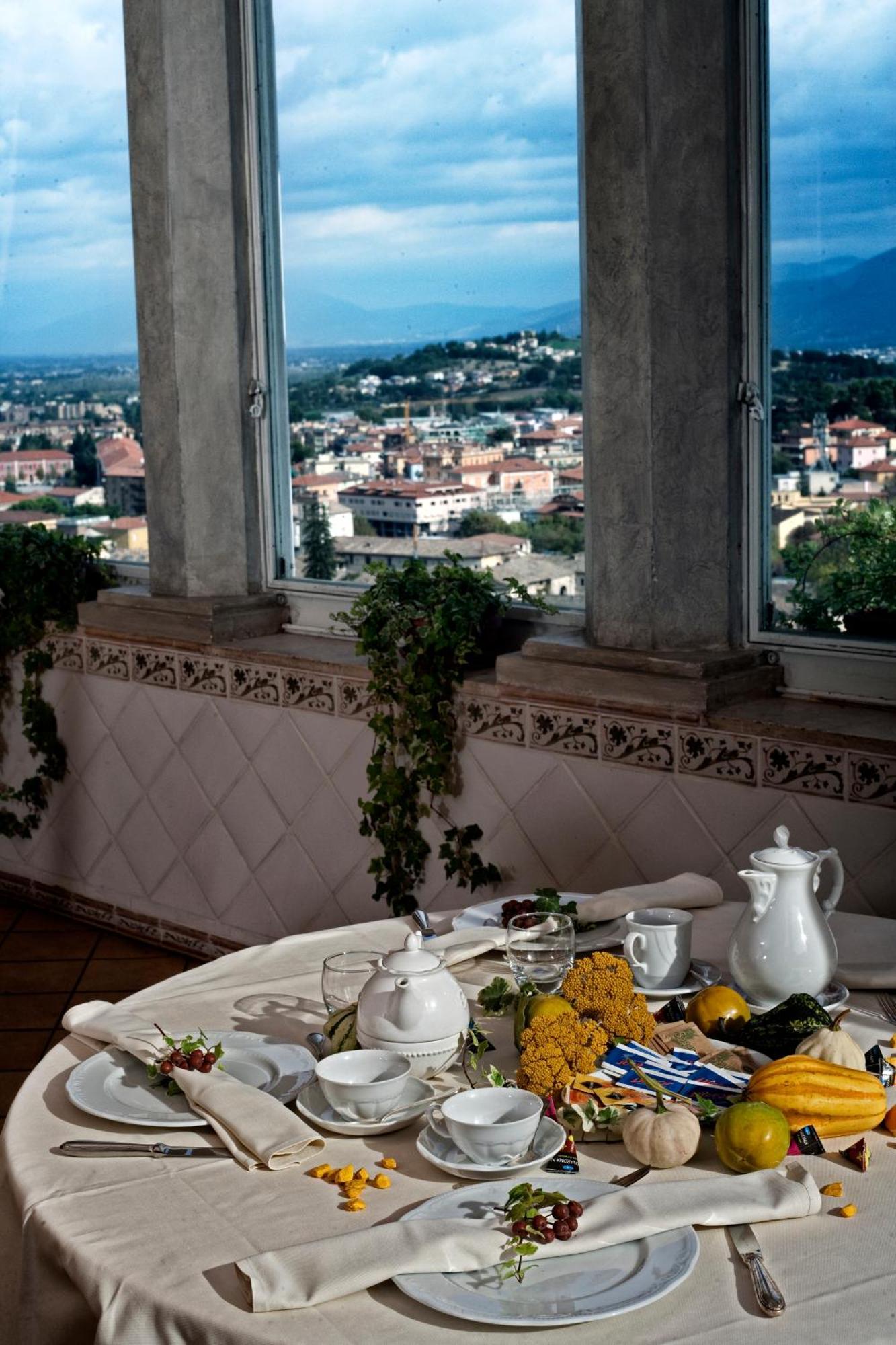 Palazzo Dragoni Hotel Spoleto Exterior photo