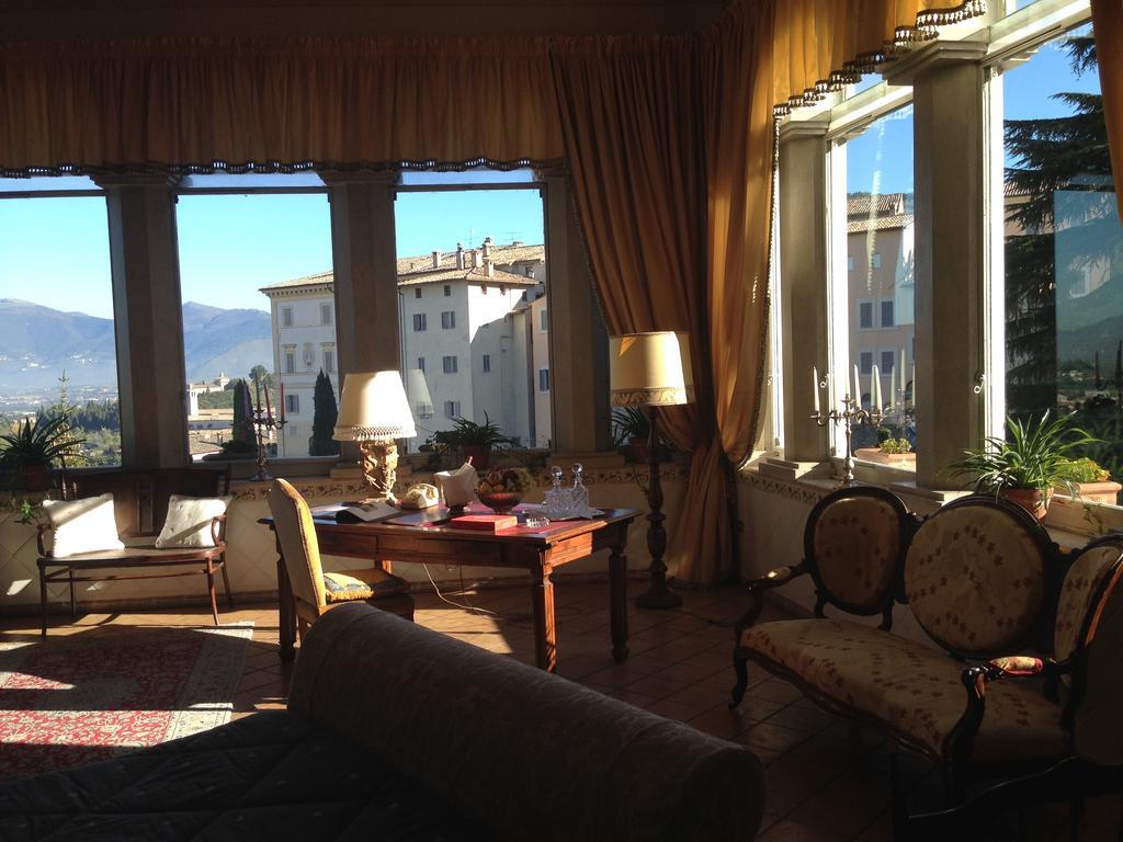 Palazzo Dragoni Hotel Spoleto Exterior photo