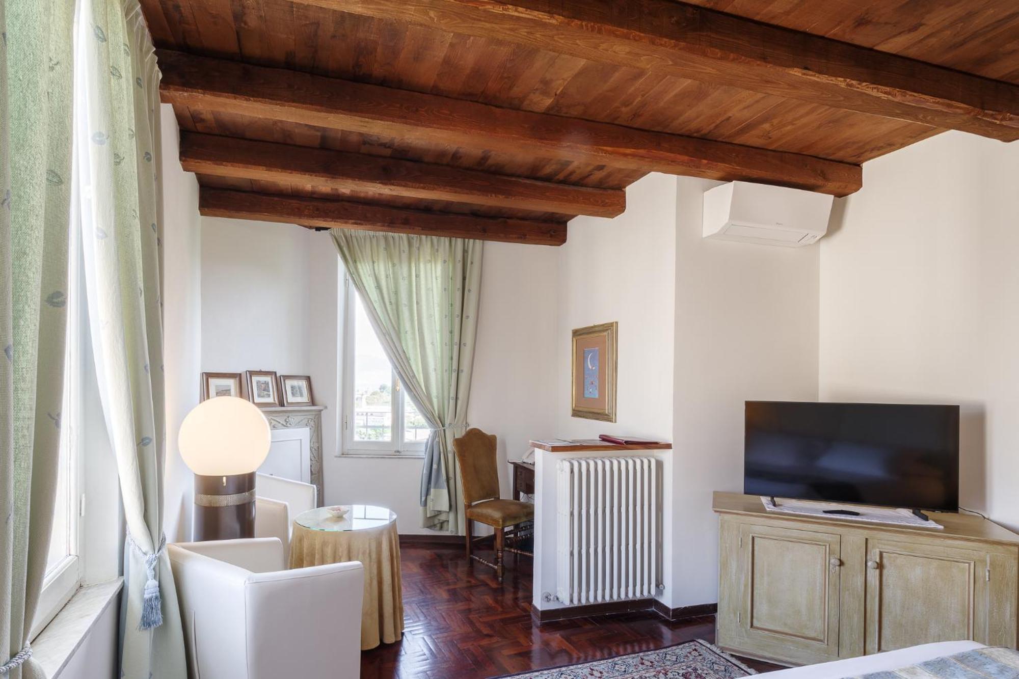 Palazzo Dragoni Hotel Spoleto Exterior photo