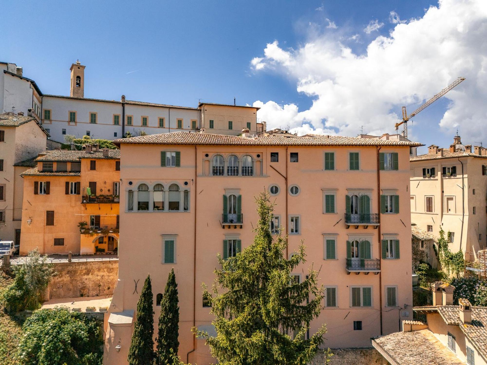 Palazzo Dragoni Hotel Spoleto Exterior photo