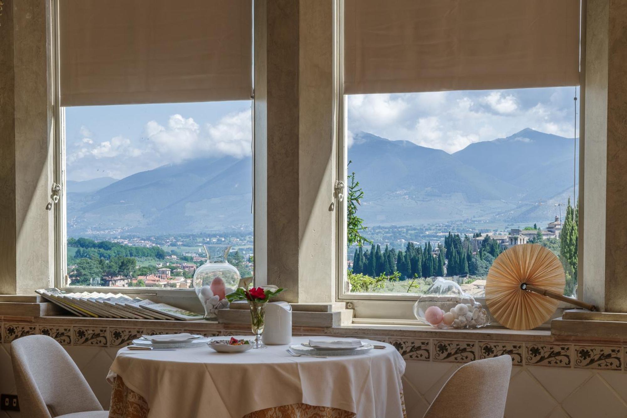 Palazzo Dragoni Hotel Spoleto Exterior photo