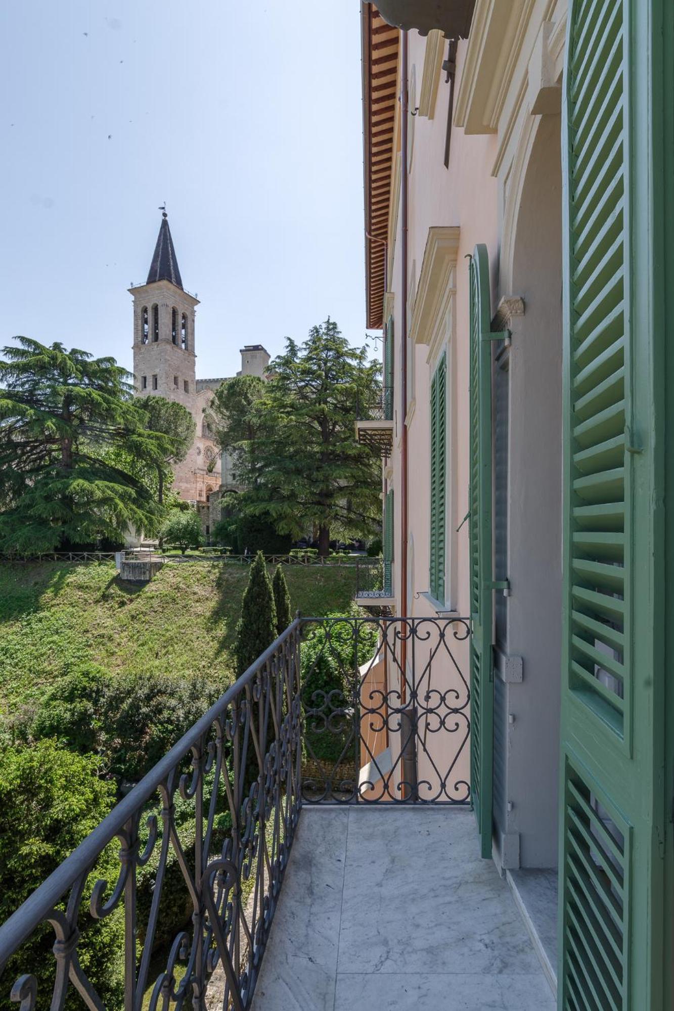 Palazzo Dragoni Hotel Spoleto Exterior photo