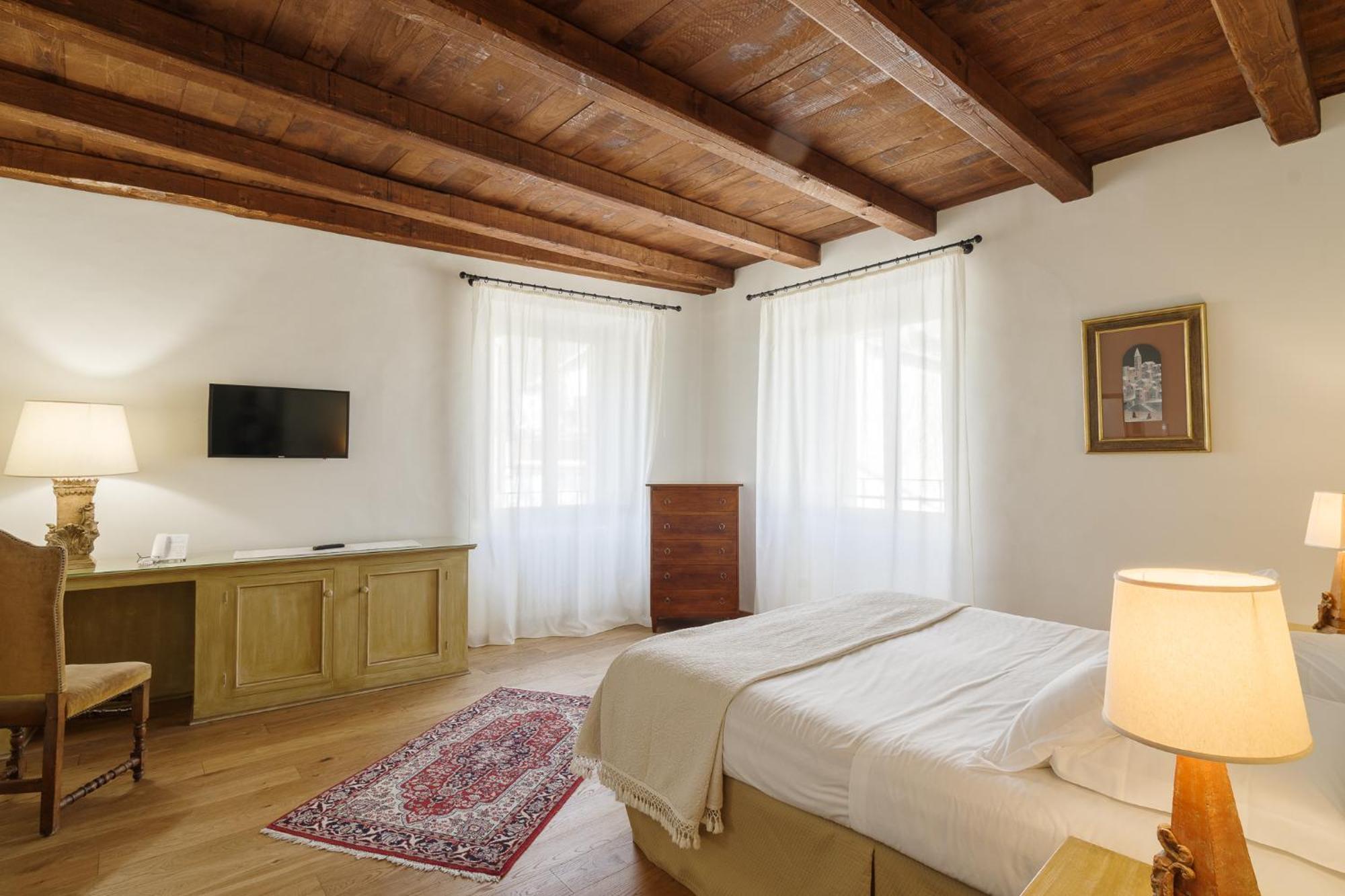 Palazzo Dragoni Hotel Spoleto Exterior photo