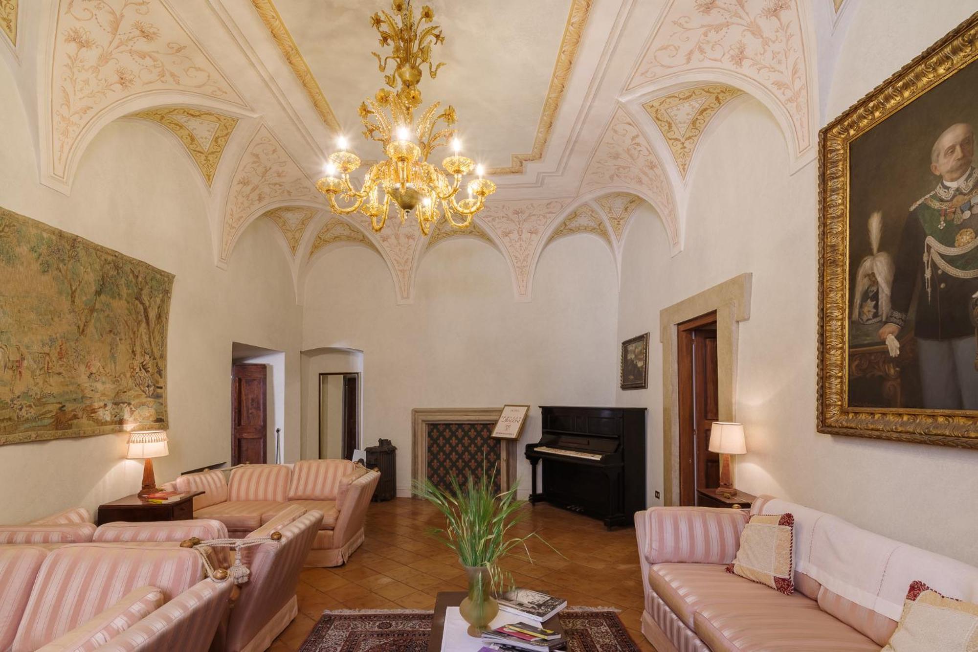 Palazzo Dragoni Hotel Spoleto Exterior photo
