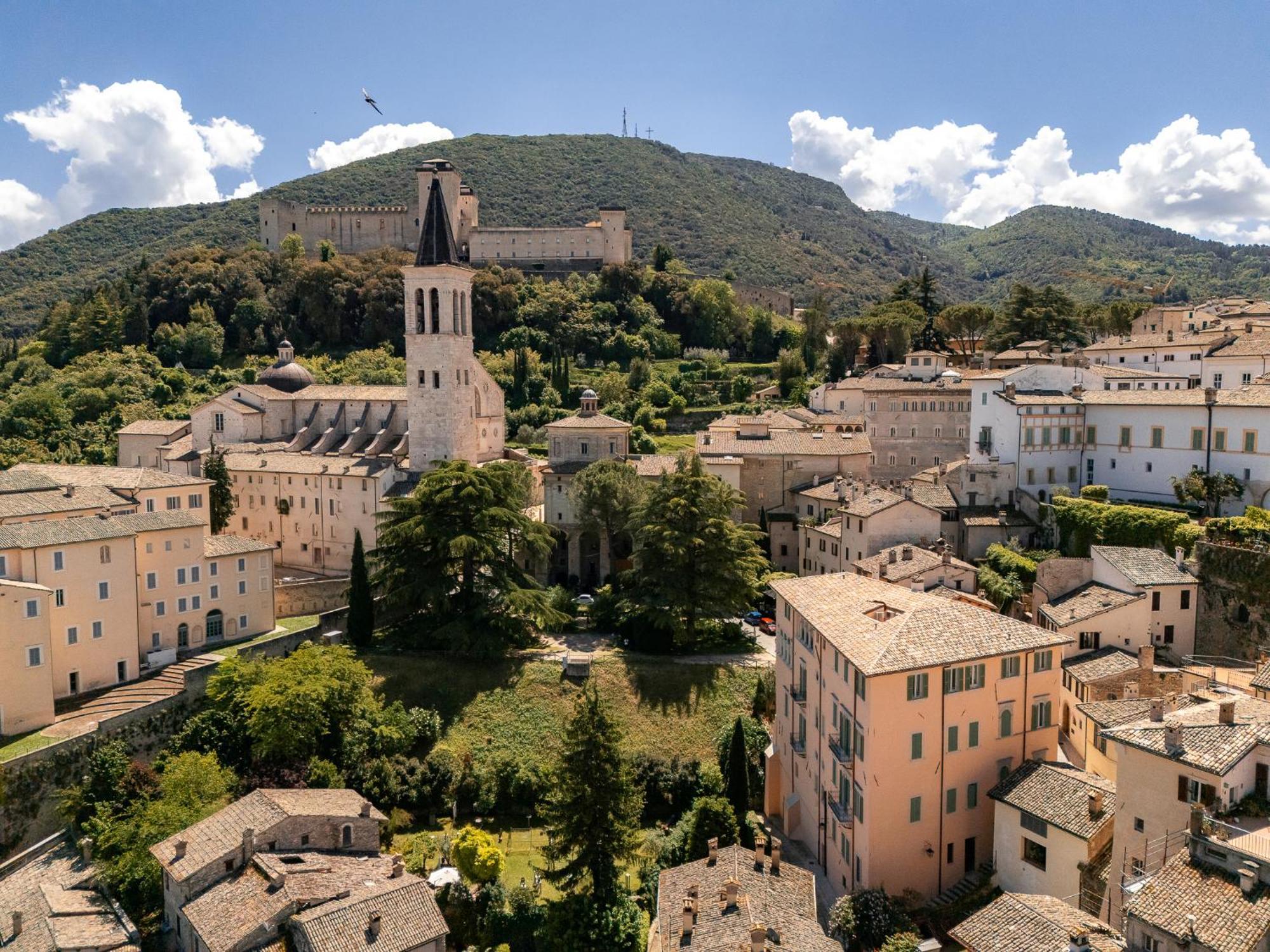 Palazzo Dragoni Hotel Spoleto Exterior photo