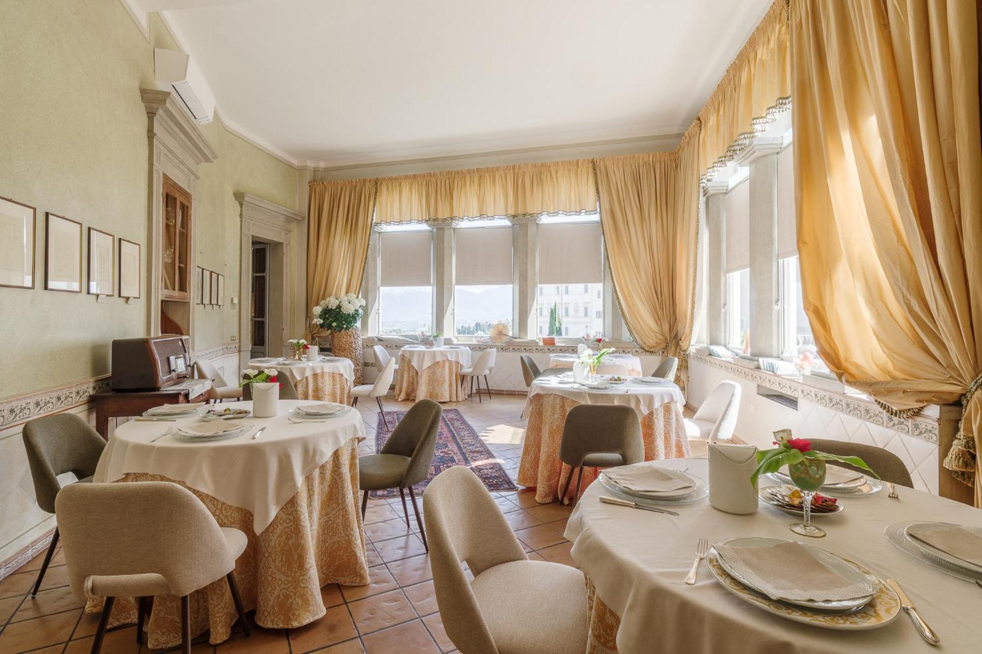 Palazzo Dragoni Hotel Spoleto Exterior photo