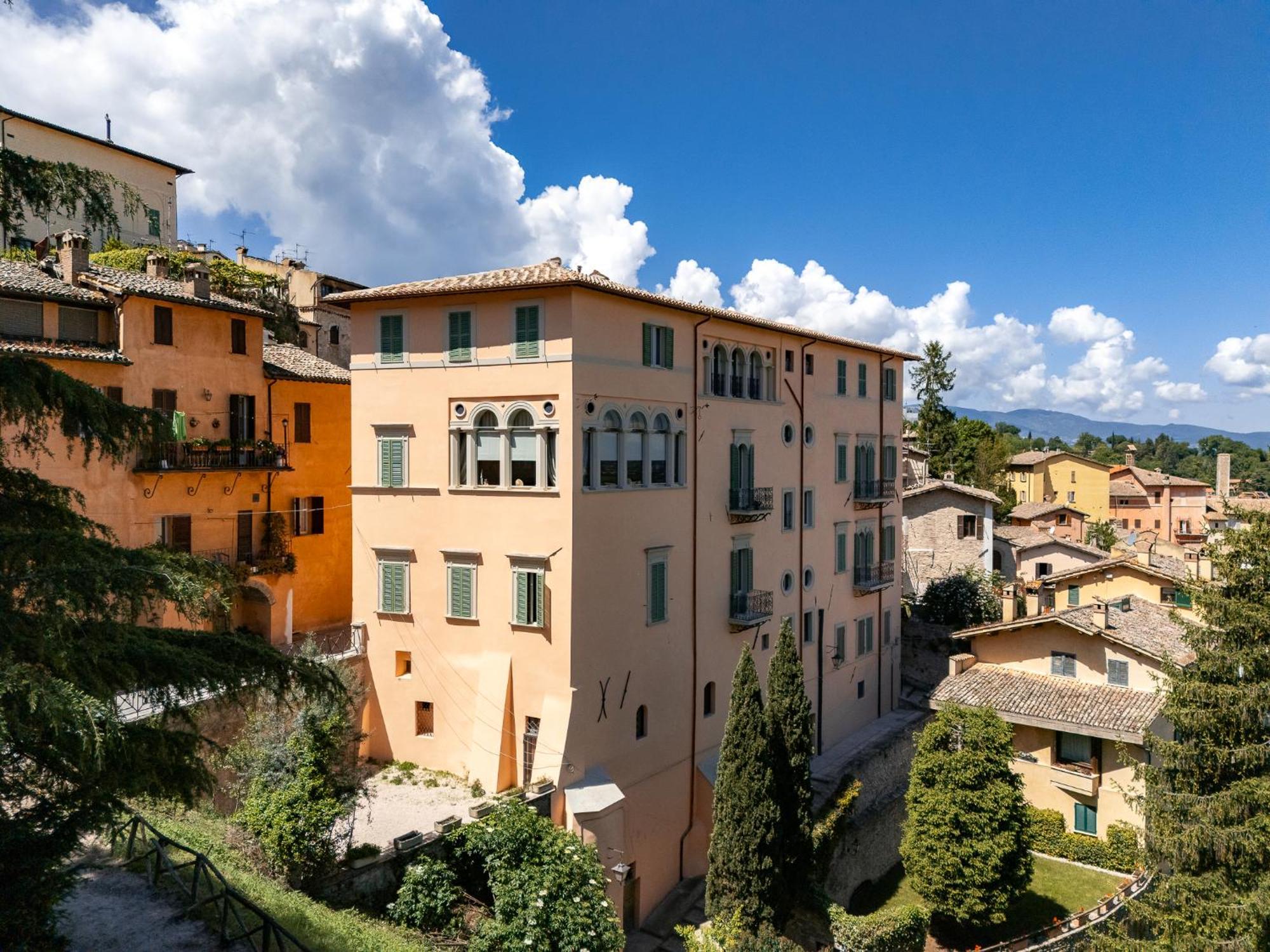 Palazzo Dragoni Hotel Spoleto Exterior photo